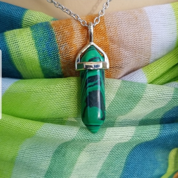 🔵🆕️ Green  chakra  Heart and moon necklac - Picture 2 of 7
